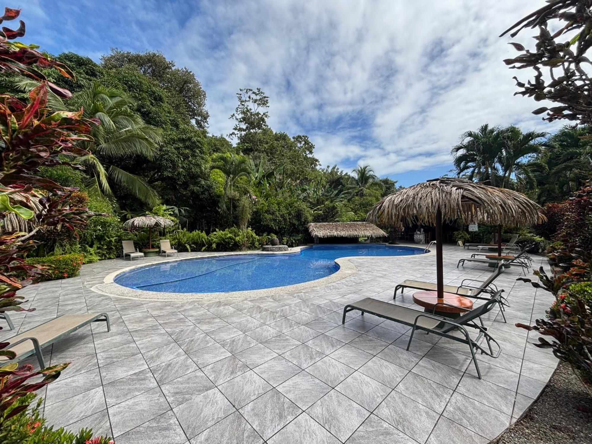 Hotel Suizo Loco Lodge&Resort Cahuita Exterior foto