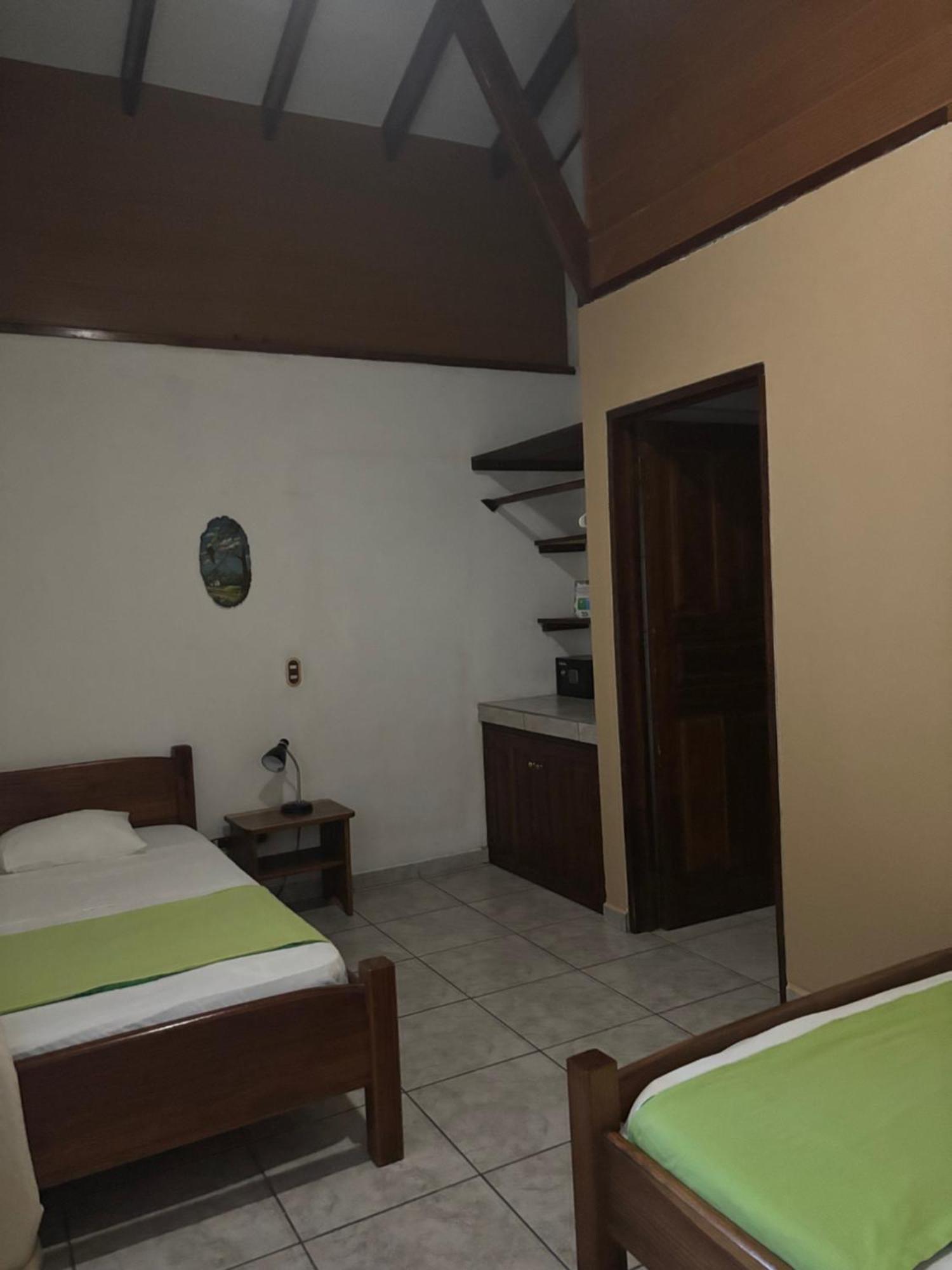 Hotel Suizo Loco Lodge&Resort Cahuita Exterior foto